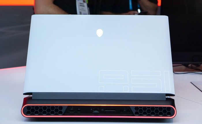 [CES 2019] Dell trình làng laptop Alienware Area m51 với cấu hình khủng, thiết kế "cyberpunk", giá từ 2.550 USD