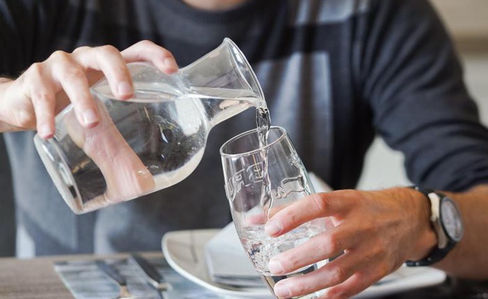 Bỉ: nhà hàng phục vụ khách nước uống được tái chế từ nhà vệ sinh