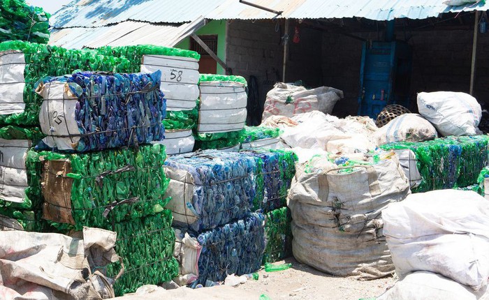 Dự án biến nhựa thành đơn vị tiền tệ, vừa giải quyết được vấn nạn rác lại tạo ra nguồn sống cho vô số người nghèo