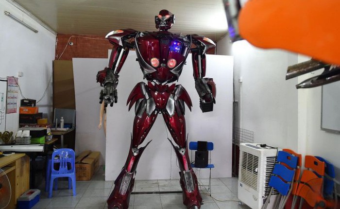 Việt Nam chế tạo thành công robot theo phong cách Transformers: Được làm hoàn toàn từ phế liệu xe máy, có thể nói tiếng Việt hẳn hoi