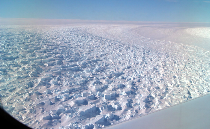 Thật không thể tin nổi, hoang mạc băng Nam Cực nhìn từ trên cao hùng vĩ như thế này đây!