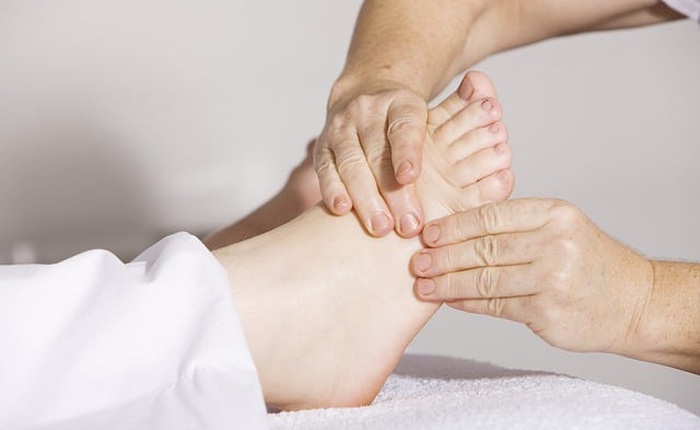 Những dấu hiệu ở bàn chân nói gì về tình trạng sức khỏe của bạn?