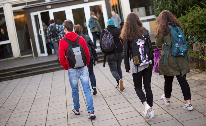 Một ngôi trường ở Đức cho phép học sinh đi muộn 1 tiếng đồng hồ: 97% học sinh sau đó đã ngủ tốt hơn và tập trung hơn