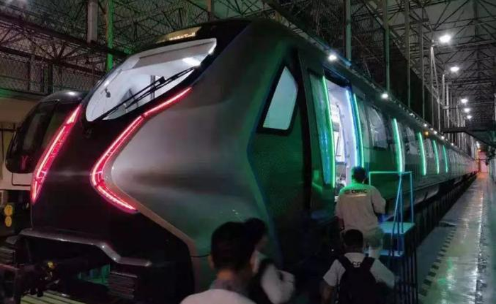 Tàu điện ngầm mới của Trung Quốc có cửa sổ cảm ứng như iPad cỡ lớn, tốc độ 140km/h, nguyên liệu sợi carbon nhưng dân tình có vẻ không háo hức cho lắm