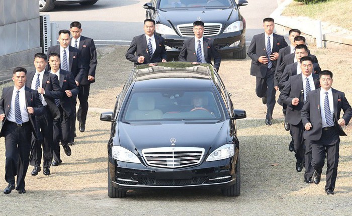 Đội vệ sĩ chạy theo xe chủ tịch Kim Jong-un: Gia thế "khủng", lá chắn sống của người đứng đầu Triều Tiên