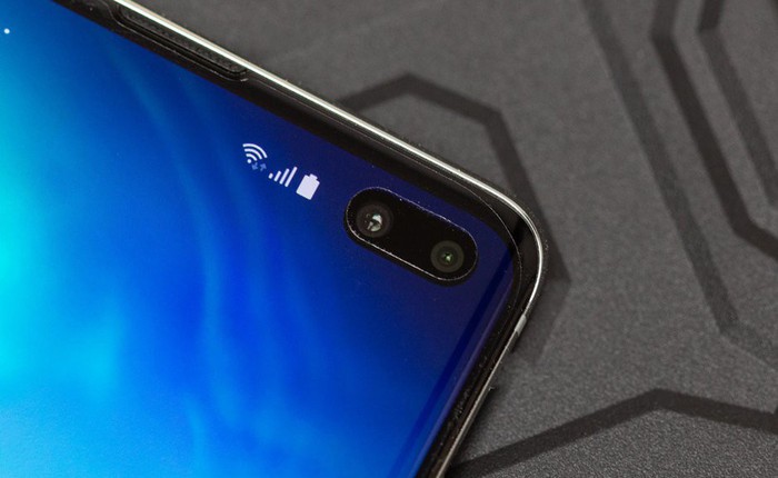 Tất cả phiên bản Galaxy S10 đều được dán sẵn tấm bảo vệ màn hình, mua ngoài giá gần 700.000 đồng