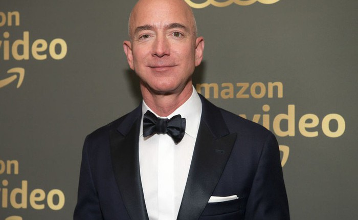 CEO Amazon Jeff Bezos bị báo Mỹ dọa tung ảnh "nóng" cùng bạn gái