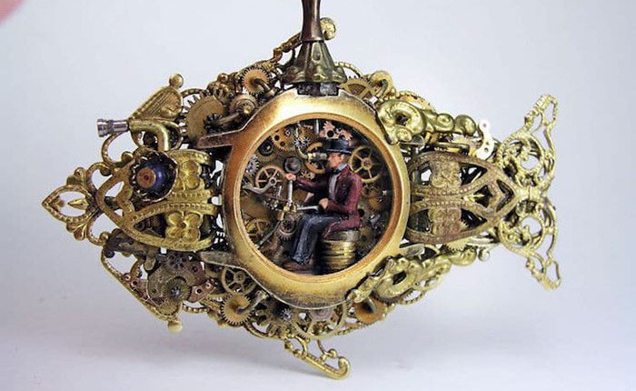 Nghệ sĩ này đem cả thế giới tí hon vào những chiếc đồng hồ cũ hỏng, kết quả ngoài cả sức tưởng tượng!