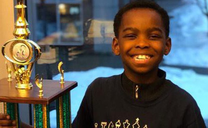 Mới học chơi cờ từ năm ngoái nhưng cậu nhóc 8 tuổi vô gia cư này đã là nhà vô địch cờ vua New York