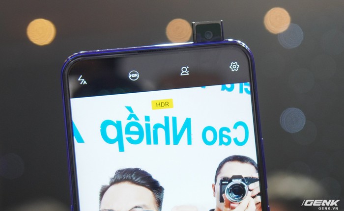 Vivo V15 ra mắt tại Việt Nam: màn hình tràn viền, camera selfie thò thụt, 3 camera sau, giá 8 triệu