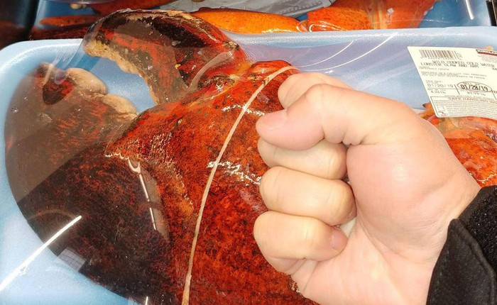 Siêu thị Mỹ khiến hội yêu hải sản đứng ngồi không yên với loại càng tôm hùm khổng lồ, 3kg chỉ 1,4 triệu đồng