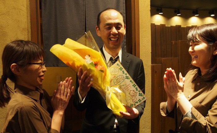 Nhà hàng Nhật ra mắt dịch vụ liên hoan chia tay cho những viên chức nhảy việc nhưng không ai quan tâm