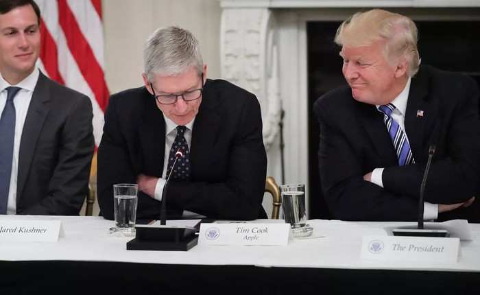 Tổng thống Mỹ Donald Trump trìu mến gọi nhầm tên CEO Apple là 'Tim Apple'