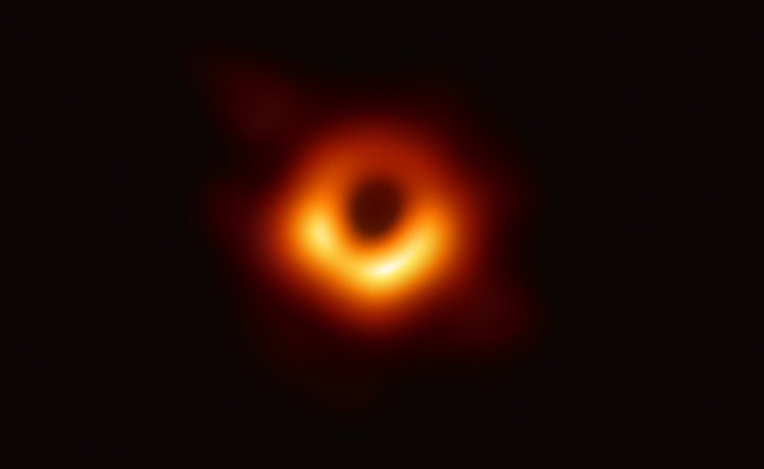 Đây là cách các nhà khoa học lần đầu tiên "chụp ảnh" được cái hố đen rộng 38 tỷ km