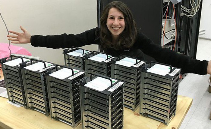 Đây là Katie Bouman, cô gái đã dùng thuật toán "chụp" lại cho ta ảnh hố đen đầu tiên trong lịch sử