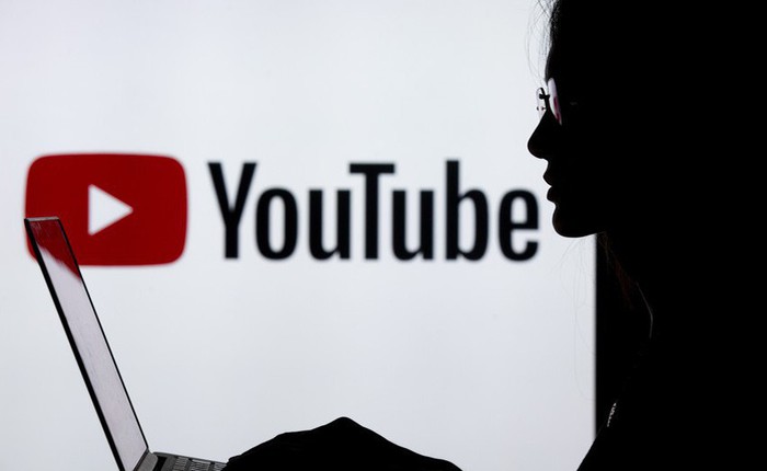Thuật toán của YouTube đã tiếp tay cho những kẻ theo thuyết âm mưu chỉ trích người chụp ảnh hố đen