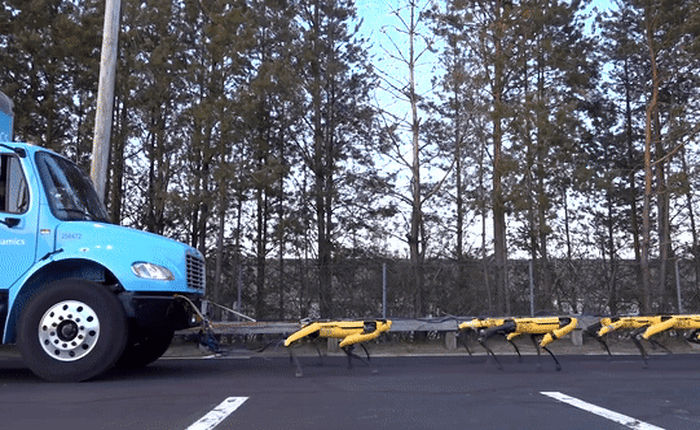 Boston Dynamics cho 10 chó robot SpotMini kéo xe tải để khoe sức mạnh