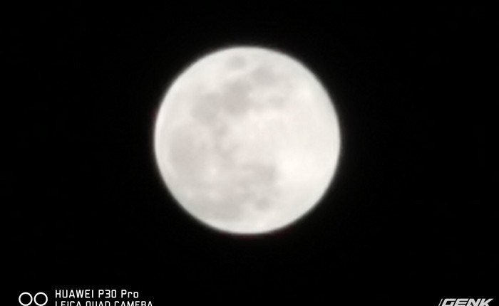 Ánh trăng lừa dối: Huawei P30 Pro dùng hình ảnh có sẵn của mặt trăng để thêm chi tiết giả vào ảnh của người dùng?