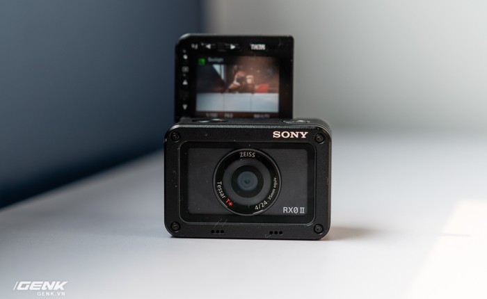 Trên tay máy ảnh Sony RX0 mark II: Siêu nhỏ, quay phim 4K, màn hình lật