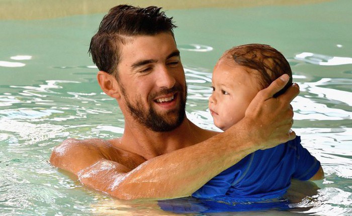 Michael Phelps dạy con bơi từ khi 3 tháng tuổi, và đây là bí quyết của anh ấy