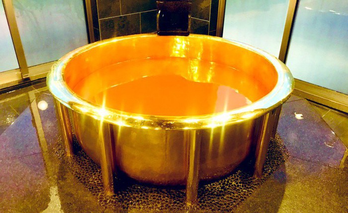 Nhật Bản ra mắt bồn tắm vàng 18K trị giá 162 tỷ, giá cho thuê 1,1 triệu/giờ