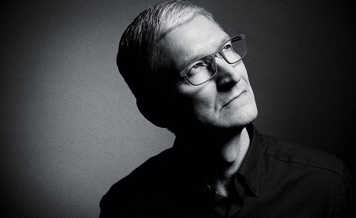 Tim Cook: "Bạn đã sai khi nhìn vào smartphone nhiều hơn đôi mắt của người đối diện"