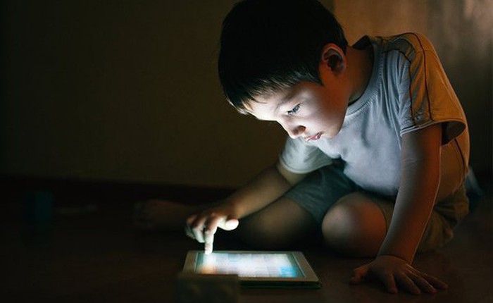 WHO cấm trẻ dưới 2 tuổi tiếp xúc với màn hình điện tử