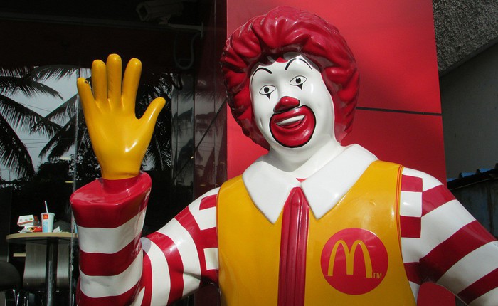 Thanh niên Úc tìm ra cách hack máy tự phục vụ của McDonald để ăn burger miễn phí