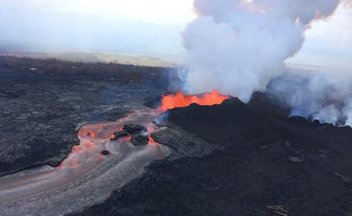 Du khách rơi vào miệng núi lửa đang hoạt động ở Hawaii mà vẫn sống sót trở về