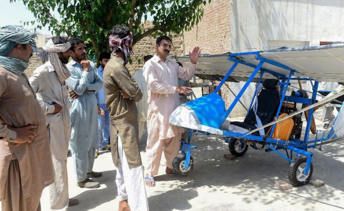 Người bán bỏng ngô Pakistan tự chế tạo máy bay riêng