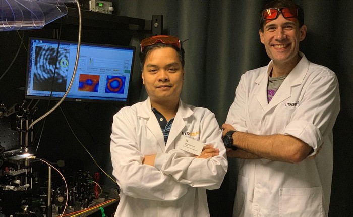 Sử dụng ánh sáng phát ra từ các hạt kim cương siêu nhỏ, Tiến sĩ người Việt đo được nhiệt độ ở kích thước nano