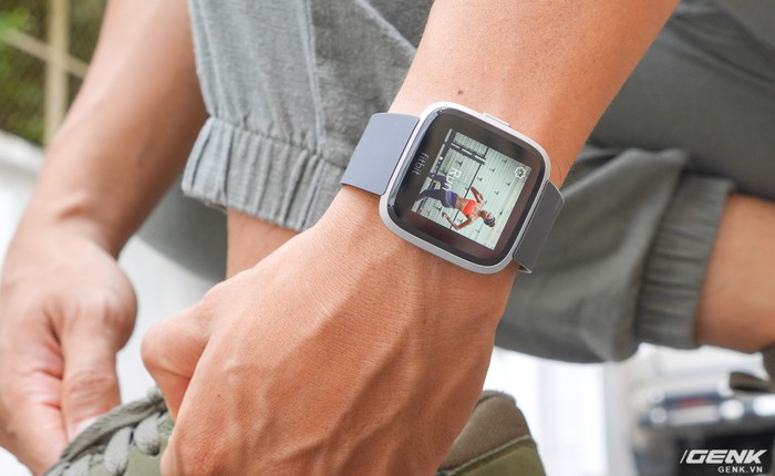 Trải nghiệm đồng hồ thông minh Fitbit Versa Lite: Giảm giá thành rồi chất lượng có giảm?