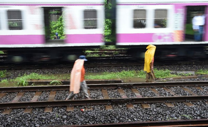 Mải mê selfie cạnh đường ray, 3 thanh niên Ấn Độ bị tàu hỏa cán tử vong