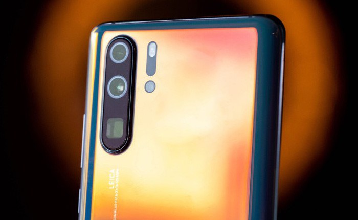 Nhìn lại những hình ảnh 'mổ bụng' P30 Pro để thấy Huawei sử dụng "công nghệ Mỹ" nhiều như thế nào