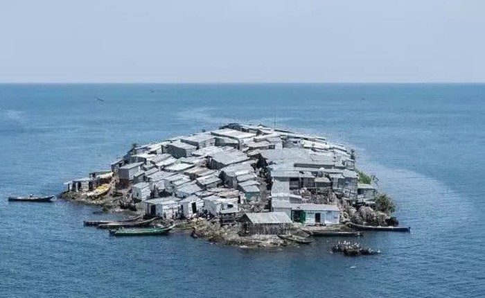 Hòn đảo “nghẹt thở” nhất hành tinh: Chưa bằng nửa sân bóng nhưng có cả nghìn dân