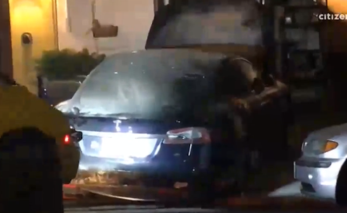 Một chiếc Tesla Model S bỗng dưng bốc cháy trong nhà xe ở San Francisco
