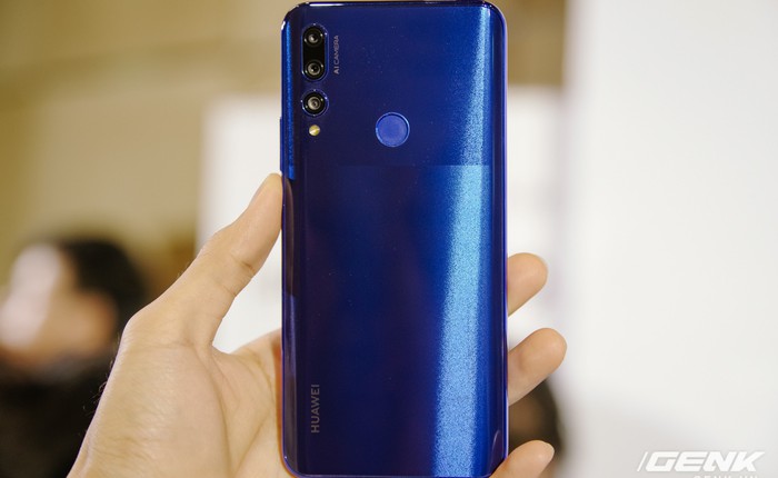 Huawei Y9 Prime chính thức ra mắt tại Việt Nam: camera theo trend trượt y hệt OPPO, pin 4000mAh, giá 6,49 triệu đồng