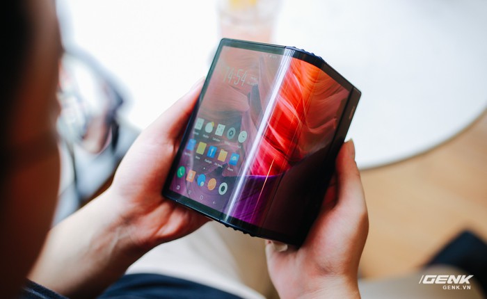 Trên tay Royole FlexPai: Smartphone màn hình gập đầu tiên trên thế giới