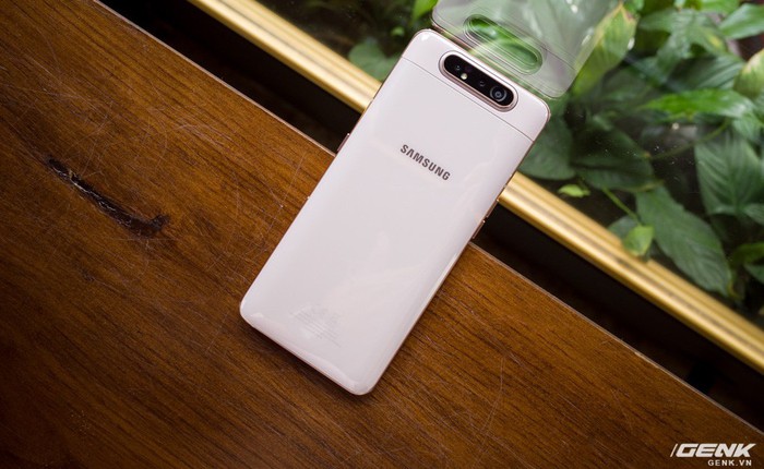 Mở hộp Galaxy A80 tại Việt Nam: Chiếc điện thoại Galaxy đánh dấu nhiều điểm mới lạ nhất của Samsung