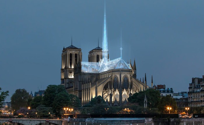 Hãng thiết kế tạo ra Apple Store đề xuất khôi phục Nhà thờ Đức bà Paris với mái và tháp chuông bằng kính