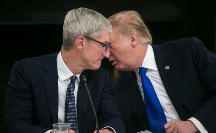 Sau bữa tối với ông Tim Cook, ông Trump thừa nhận mức thuế 10% là không công bằng với Apple