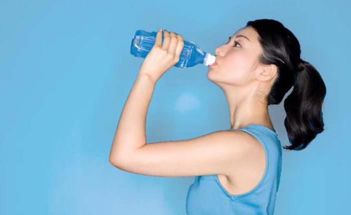 Uống nước đâu có đơn giản: Đây là sai lầm cốt yếu mà mọi người vẫn thường mắc phải