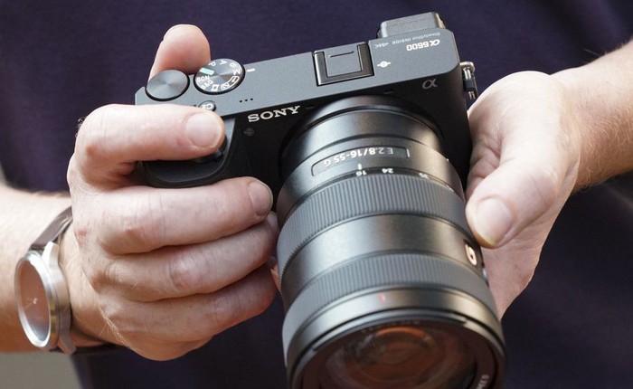 Sony ra mắt bộ đôi máy ảnh không gương lật A6100 và A6600 cùng 2 ống kính mới