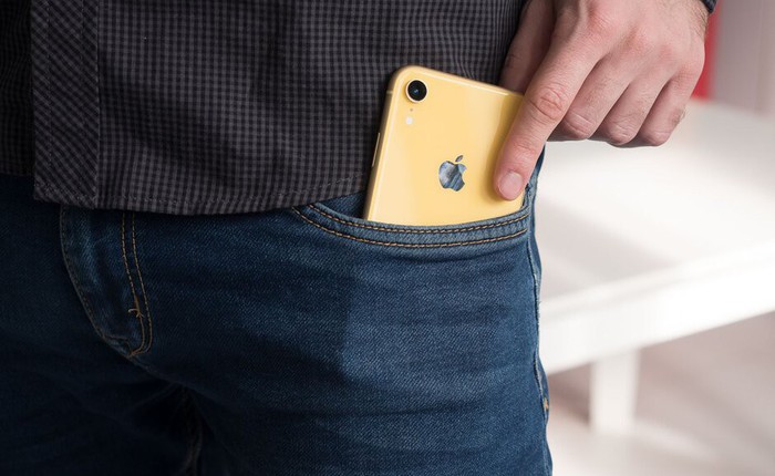 iPhone và các mẫu Samsung Galaxy phát ra phóng xạ cao hơn mức cho phép, có nên để điện thoại trong túi quần?