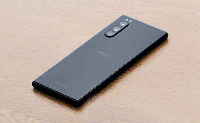 Flagship mới của Sony bị lộ ảnh thực tế trước ngày ra mắt, có thể là Xperia 2