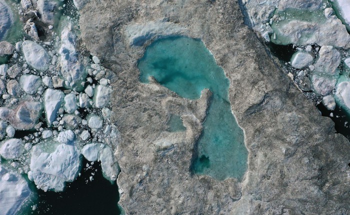 Bức ảnh vệ tinh cho thấy tình trạng đáng lo ngại về những gì đang xảy ra với một trong những nơi lưu trữ băng lớn nhất Trái Đất
