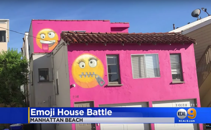 Vẽ emoji khổng lồ lên tường nhà, cô chủ bị hàng xóm tố là "hành vi trả thù"