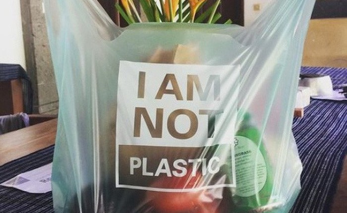 Chiếc túi này chính là thứ sẽ thay đổi toàn bộ cuộc chiến chống nhựa trên toàn thế giới: Chẳng khác gì túi nylon nhưng lại... bổ dưỡng cho sinh vật biển