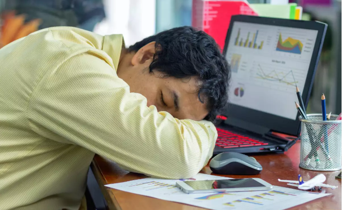Lý giải khoa học cực kỳ thuyết phục cho hiện tượng ăn xong là thấy buồn ngủ của dân công sở