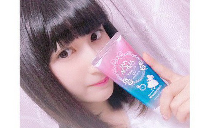 Marketing kiểu Nhật: In ngược bao bì trên tuýt kem chống nắng để chị em selfie cho tiện!